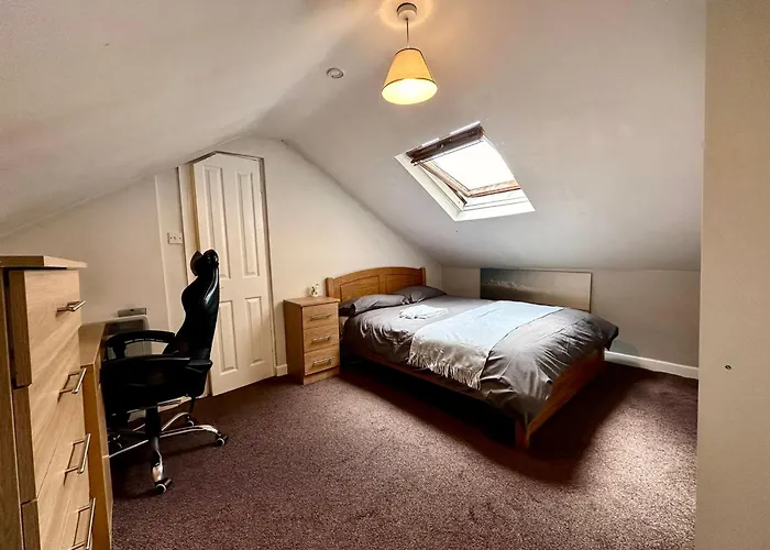 Проживание в семье Spacious In *