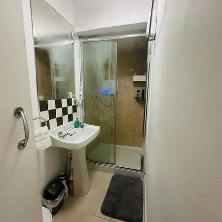 Spacious In Δωμάτια σε οικογενειακή κατοικία *